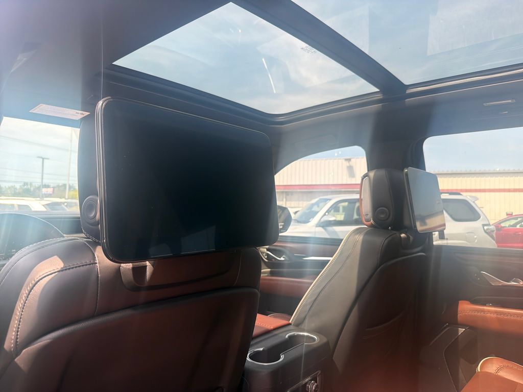 Used 2024 GMC Yukon XL Denali Ultimate AWD/4WD image 26