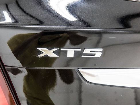Used 2020 Cadillac XT5 Premium Luxury AWD/4WD image 5