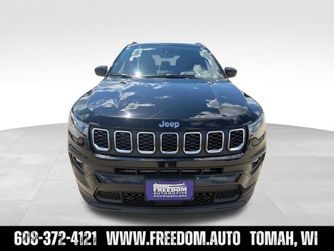 Used 2026 Jeep Compass Latitude AWD/4WD image 8