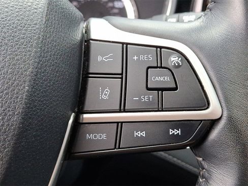 Used 2023 Toyota Highlander XSE image 23