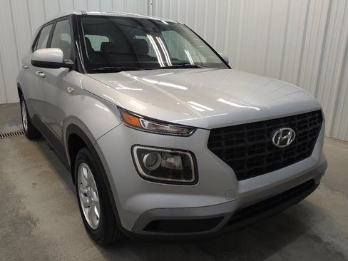 Used 2023 Hyundai Venue SE image 13