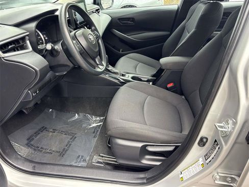 Used 2022 Toyota Corolla LE image 9