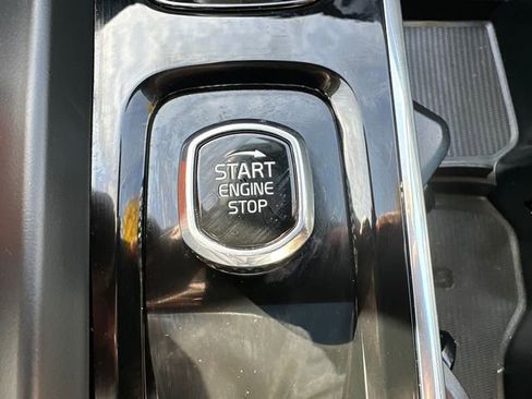 Used 2024 Volvo XC60 B5 Core image 34