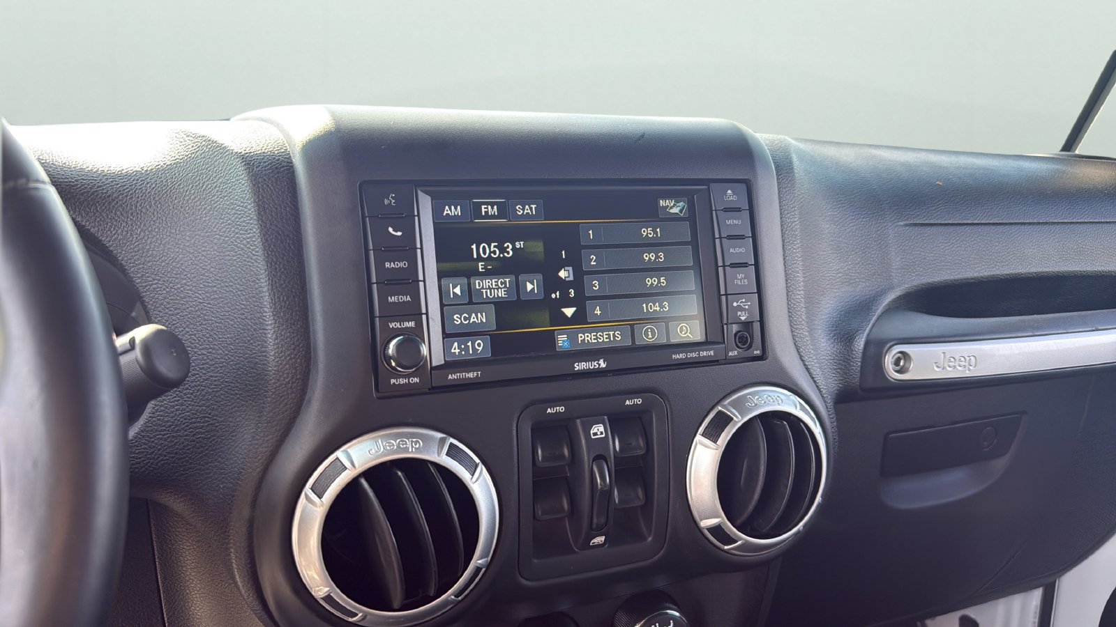 Used 2015 Jeep Wrangler Unlimited Sahara w/ Connectivity Group AWD/4WD image 41