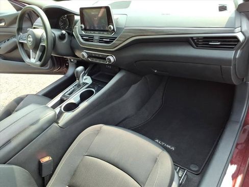 Used 2024 Nissan Altima 2.5 SV FWD image 16