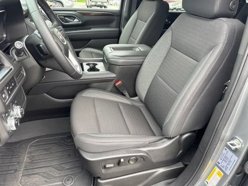 Used 2024 GMC Yukon SLE w/ Gmc Pro Safety Plus Package AWD/4WD image 8