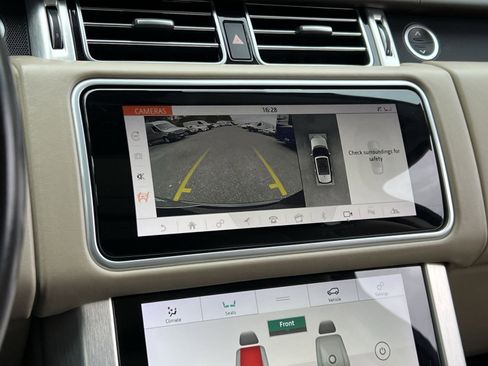 Used 2018 Land Rover Range Rover HSE image 17