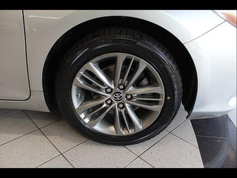 Used 2015 Toyota Camry SE FWD image 10