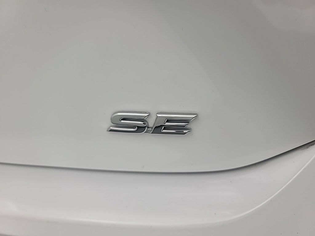 Used 2025 Toyota Camry SE FWD image 13