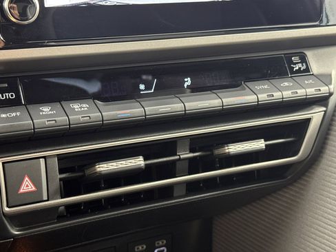 Used 2025 Toyota Camry SE image 24