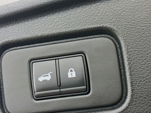 Used 2023 Nissan Pathfinder SV w/ SV Premium Package image 31