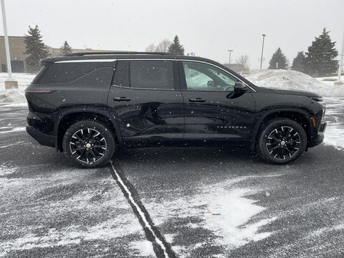 Used 2025 Chevrolet Traverse LT w/ Sun and Wheel Package image 6