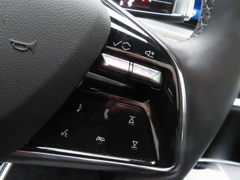 Used 2024 Cadillac Lyriq Luxury w/ LPO, Floor Liner Package image 17