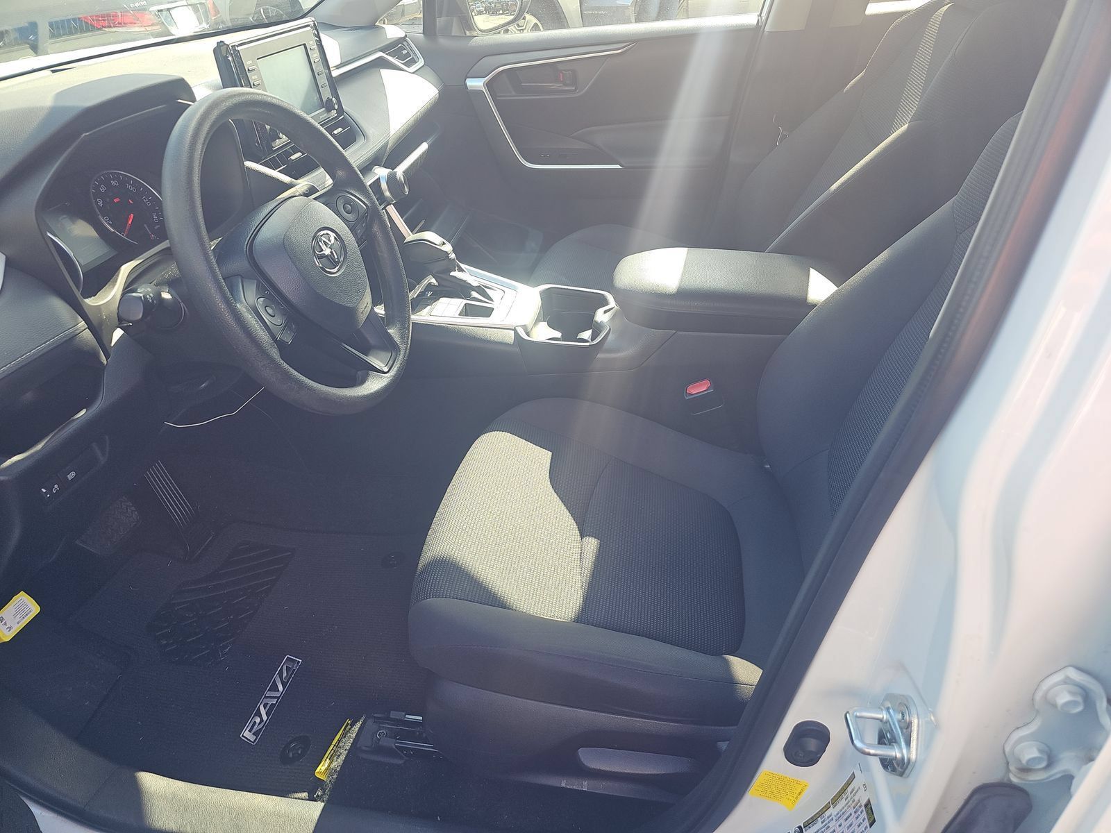 Used 2021 Toyota RAV4 LE AWD/4WD image 5