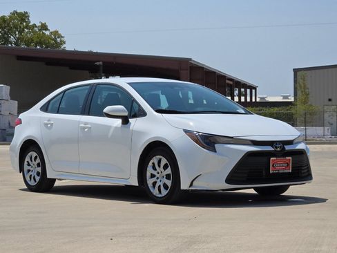 Certified 2025 Toyota Corolla LE FWD image 7
