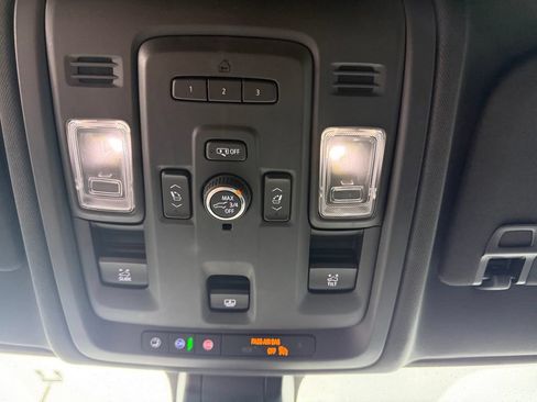 Used 2021 Chevrolet Suburban LT w/ LT Signature Package AWD/4WD image 15