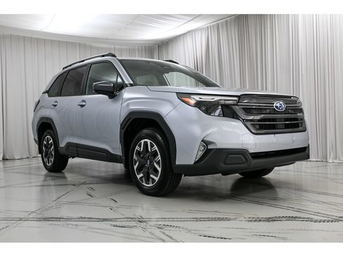 Used 2026 Subaru Forester Premium AWD/4WD image 2