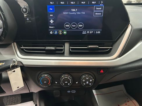 Used 2024 Chevrolet Trax LS w/ LS Convenience Package FWD image 18