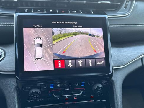 Used 2023 Jeep Grand Cherokee L Limited w/ Luxury Tech Group II image 36