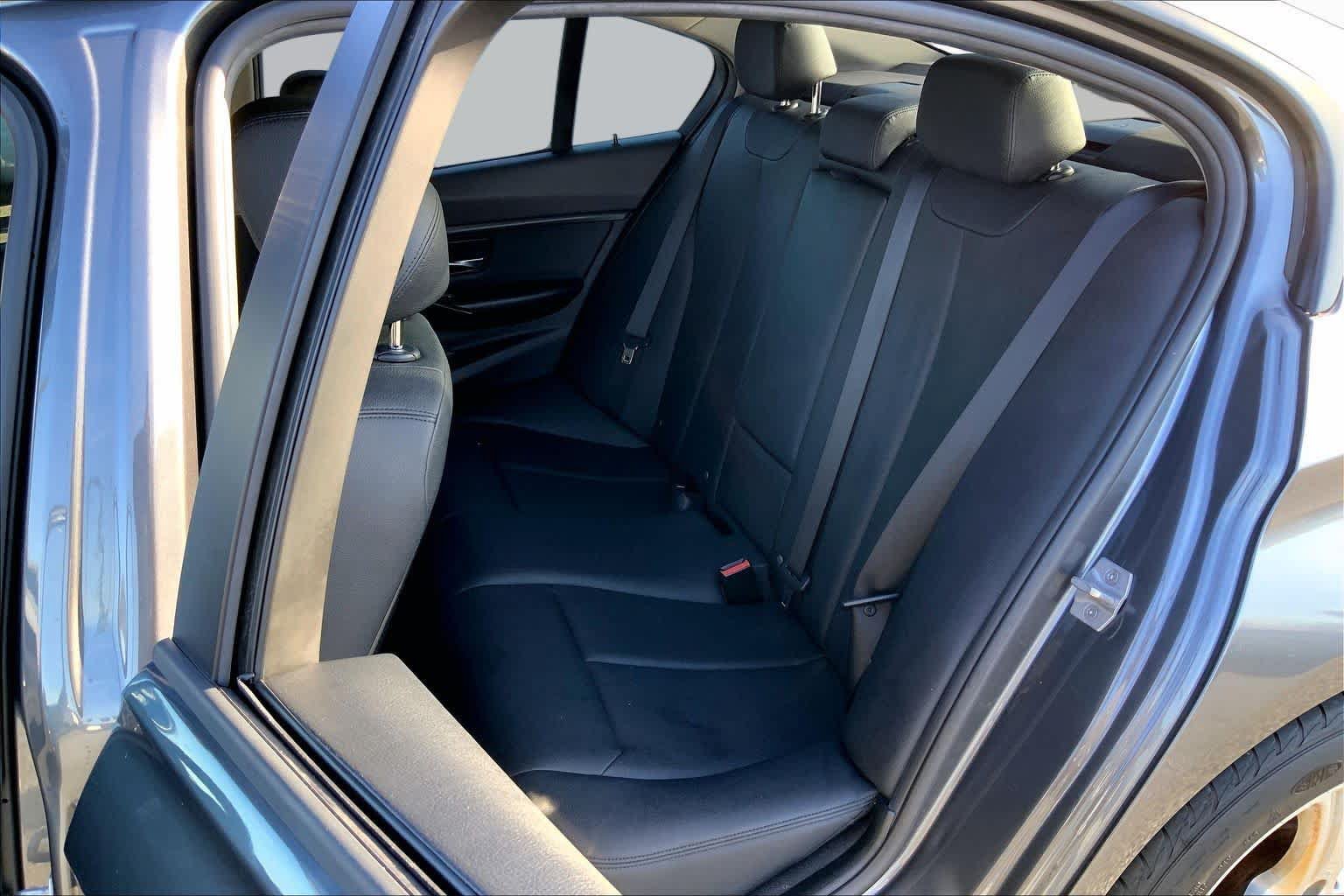 Used 2015 BMW 320i Sedan RWD image 21