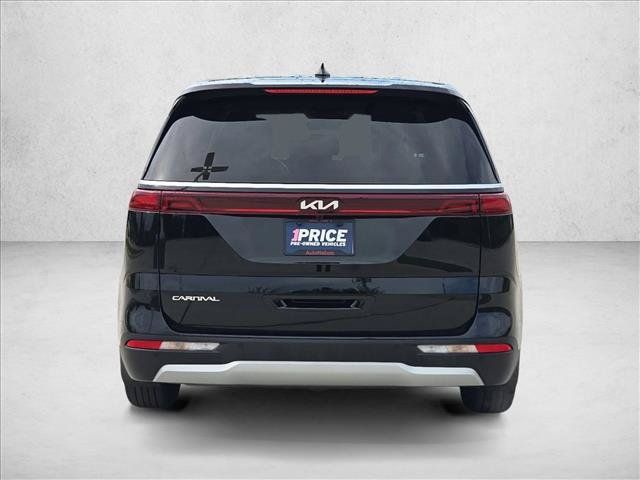Used 2024 Kia Carnival LX FWD image 7