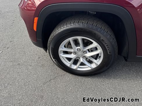 Certified 2025 Jeep Grand Cherokee Laredo X image 14