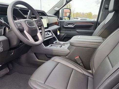 New 2026 GMC Sierra 3500 Denali w/ Denali Reserve Package image 17