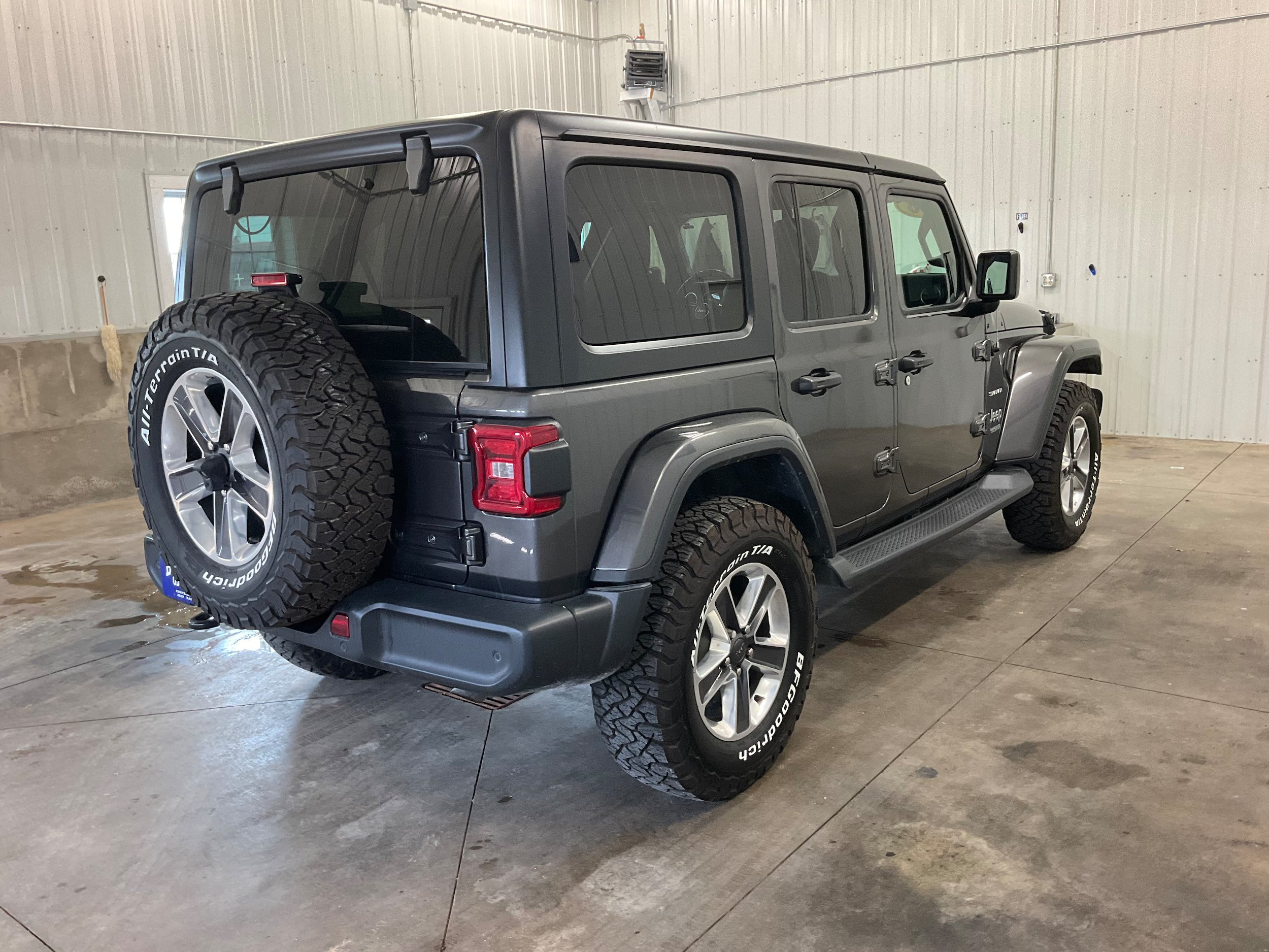 Used 2018 Jeep Wrangler Unlimited Sahara AWD/4WD image 5