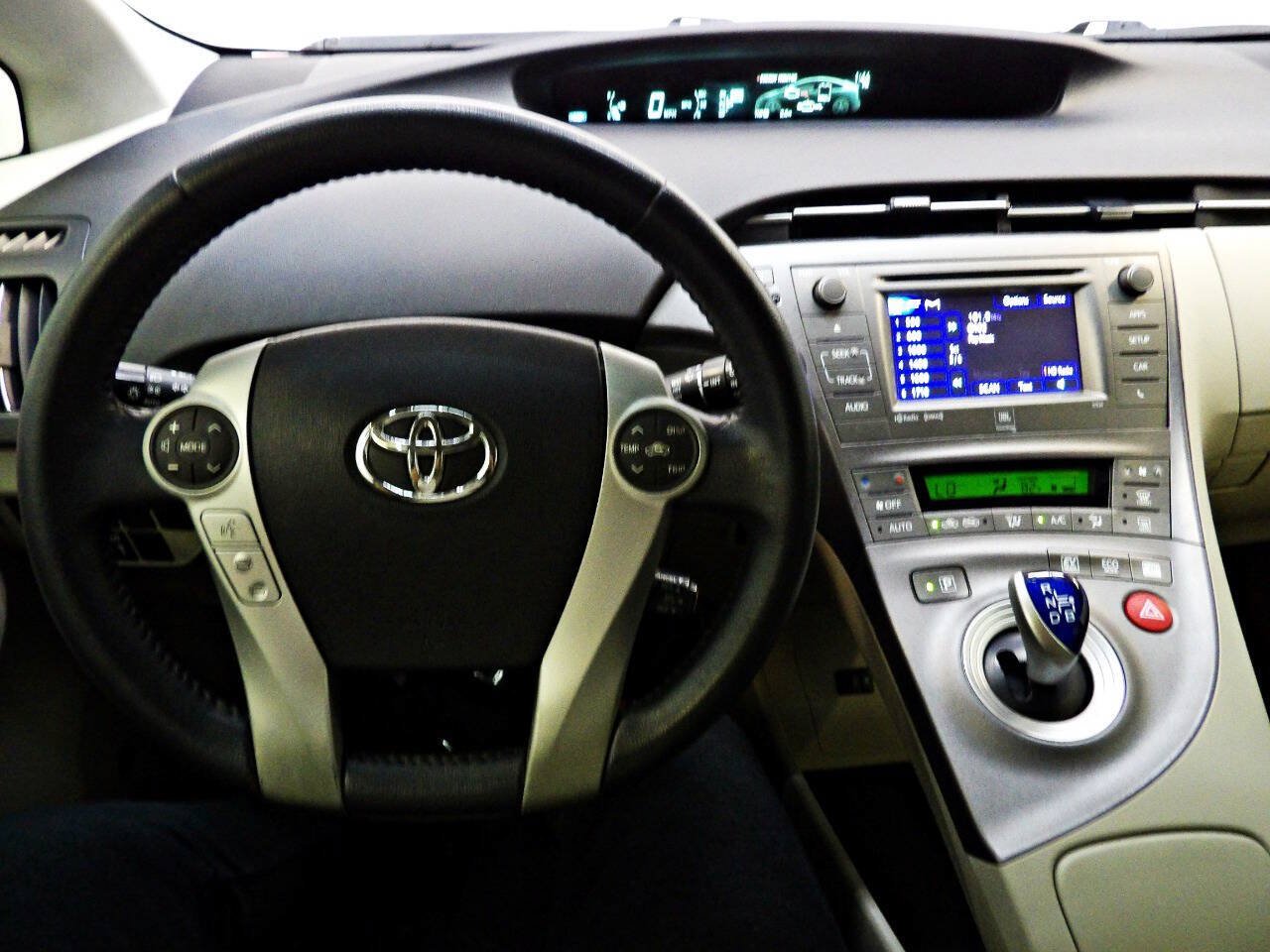 Used 2013 Toyota Prius Four FWD image 16