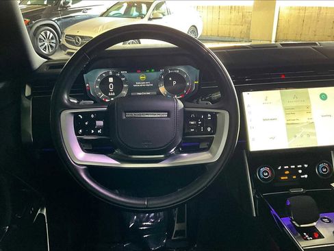 Used 2022 Land Rover Range Rover SE image 9