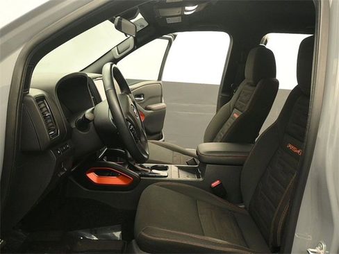 Used 2022 Nissan Frontier PRO-4X image 10
