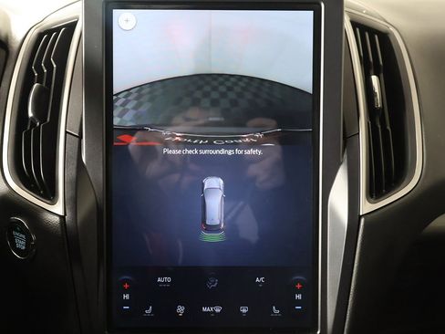 Used 2024 Ford Edge SEL image 44