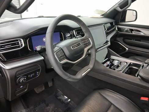 Used 2023 Jeep Wagoneer Series II image 4