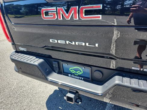 Certified 2023 GMC Sierra 2500 Denali w/ Denali Black Diamond Edition AWD/4WD image 4