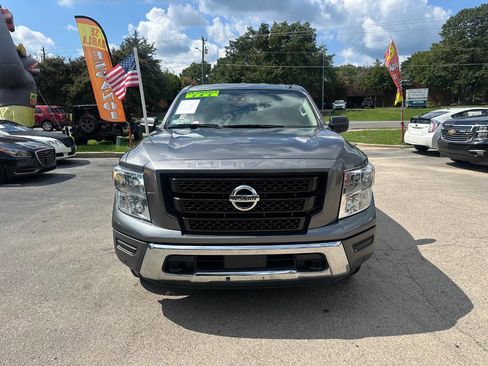 Used 2021 Nissan Titan SV w/ SV Convenience Package image 3