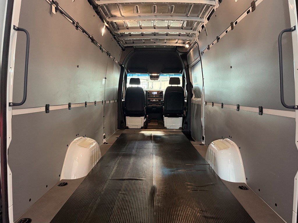 Used 2024 Mercedes-Benz Sprinter 2500 image 15