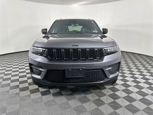 Used 2023 Jeep Grand Cherokee Altitude image 14
