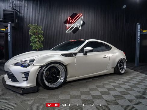 Used 2017 Toyota 86 RWD image 1