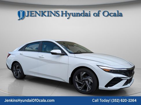 Used 2025 Hyundai Elantra Limited image 9