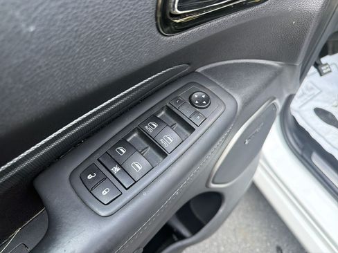 Used 2020 Dodge Durango R/T w/ Technology Group AWD/4WD image 17