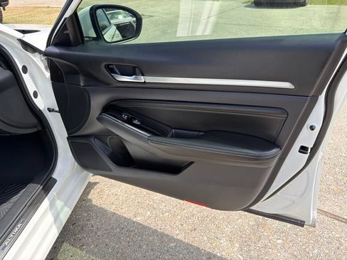 Used 2021 Nissan Altima 2.5 SL FWD image 17