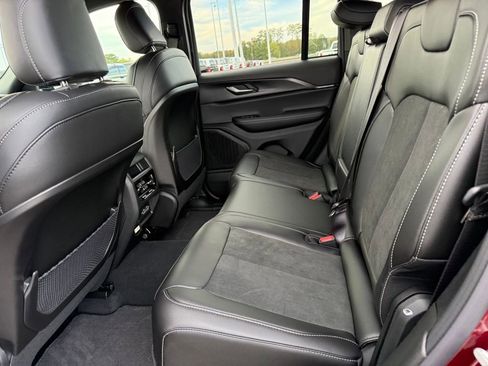 New 2025 Jeep Grand Cherokee Laredo image 25