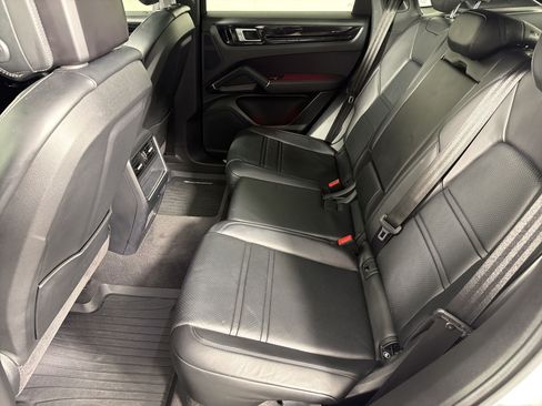 Certified 2021 Porsche Cayenne Coupe AWD/4WD image 15