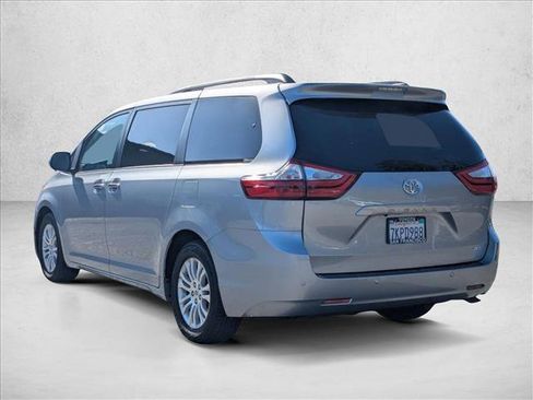 Used 2015 Toyota Sienna XLE Premium image 8