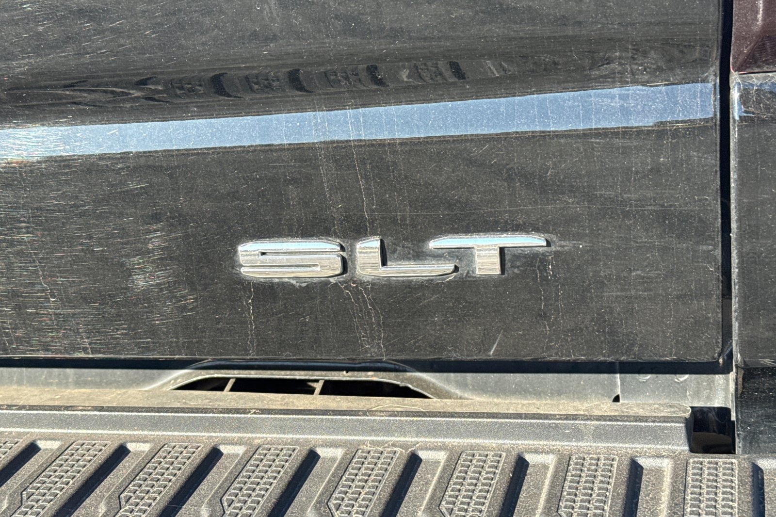 Used 2025 GMC Sierra 1500 SLT AWD/4WD image 6