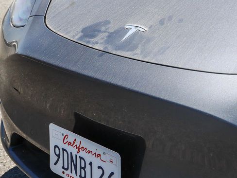 Used 2022 Tesla Model Y Long Range AWD/4WD image 3