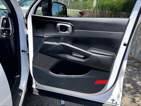 Used 2023 Kia Sorento S w/ Panoramic Sunroof Package FWD image 27