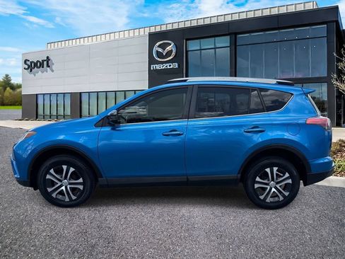 Used 2018 Toyota RAV4 LE FWD image 7