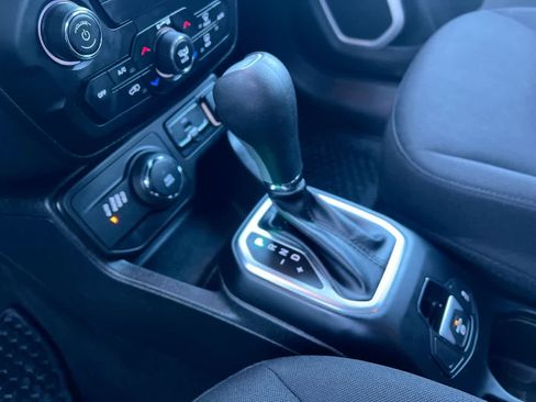 Used 2019 Jeep Renegade Latitude w/ Cold Weather Group image 20