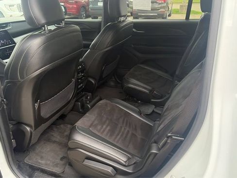 Used 2023 Jeep Grand Cherokee L Laredo AWD/4WD image 10